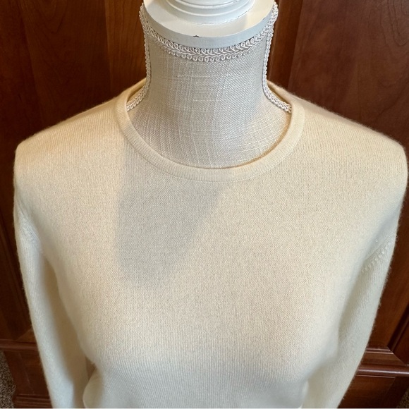 Charter Club Ivory Cashmere Crewneck Sweater Size Small NWT - Picture 3 of 8